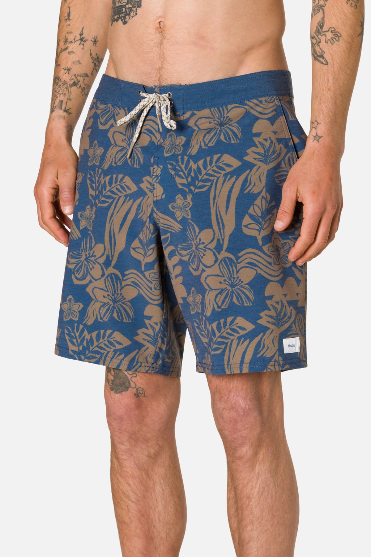 CARVER HYBRID TRUNK
