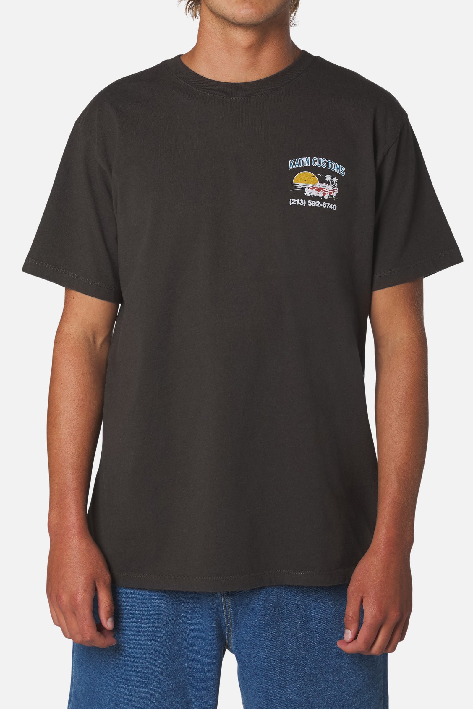 Katin su26 graphic ss tee alamitos tee black wash on model front