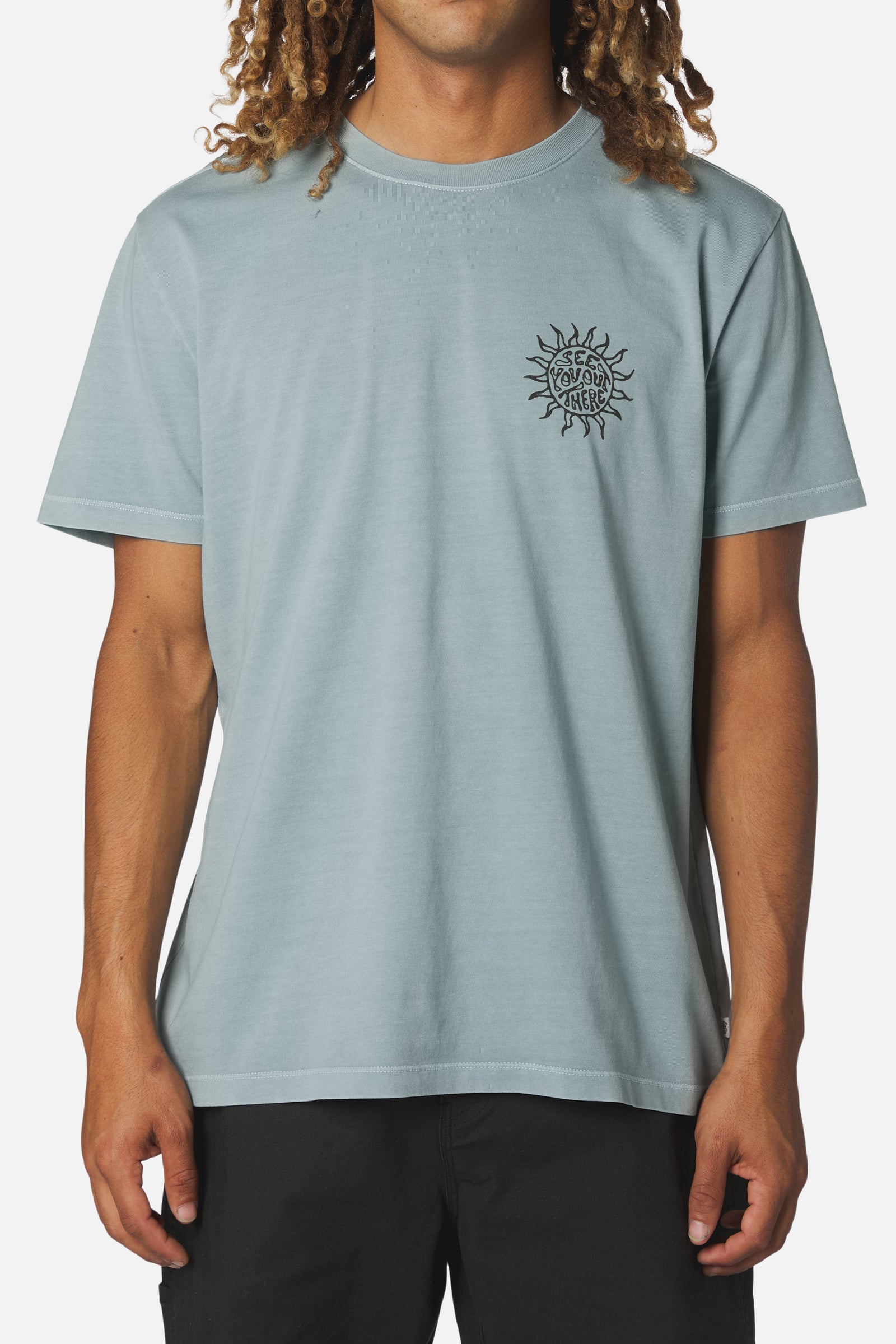 Katin su26 graphic ss tee lumen tee air force blue vintage wash on model front